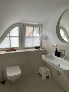 Koupelna v ubytování Reetdach Ferienhaus Anni