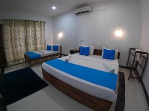 Postel nebo postele na pokoji v ubytování Ceylon Amigos Eco Resort