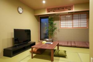 Entire House Rental in Central Osaka 山王にあるテレビまたはエンターテインメントセンター