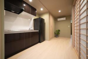 Entire House Rental in Central Osaka 山王にあるキッチンまたは簡易キッチン