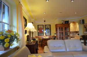 a living room with a white couch and a table at Reethäuser 17 Fam Kröning in Groß Zicker +127 photos