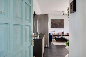 Telewizja i/lub zestaw kina domowego w obiekcie Apartamento acogedor en la laguna