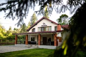 阿夫里格Almahaus的上面有标志的房子