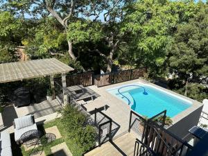 Piscina de la sau aproape de Constantia View Apartments OPERATIONAL DURING LOADSHEDDING