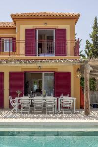 Πισίνα στο ή κοντά στο Villa Minos - 4-Bedroom Luxury Villa with Pool in Spartia, Kefalonia