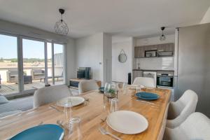 Η κουζίνα ή μικρή κουζίνα στο The Cocoon - Appt avec terrasse 20mn de Toulouse +4 φωτογραφίες