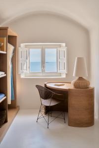 Posezení v ubytování Mystique, a Luxury Collection Hotel, Santorini