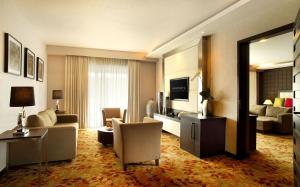 TV a/nebo společenská místnost v ubytování Eastparc Hotel Yogyakarta