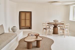 Posezení v ubytování Mystique, a Luxury Collection Hotel, Santorini