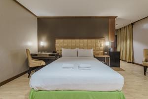Postel nebo postele na pokoji v ubytování Robertson Hotel