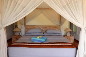 a bed with a blue bag on top of it at Villa Masna Spacious 4 bdr in Canggu in Denpasar +37 photos