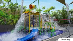 Bazén v ubytování Eastparc Hotel Yogyakarta nebo v jeho okolí