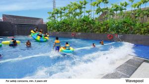 Bazén v ubytování Eastparc Hotel Yogyakarta nebo v jeho okolí