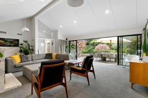 Гостиная зона в Ultimate 5-Star Getaway - Perfect for Any Season