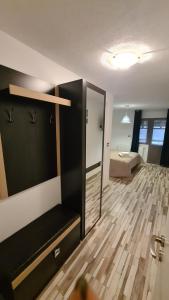 Afbeelding uit fotogalerij van camere de închiriat livada cu meri in Căpăţîneni-Ungureni