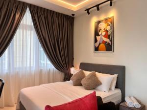 Postel nebo postele na pokoji v ubytování LoFF Suite 2 Bedroom at Kuching Riverine Resort