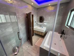 Gallery image of Modern Oasis - Exclusive Guest House Stay with Pool - New Kasama in Lusaka