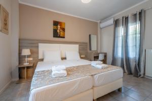 Postel nebo postele na pokoji v ubytování Planos Beach Hotel