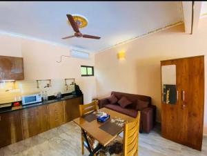 Kuchyň nebo kuchyňský kout v ubytování Rodrigues Residency Goa