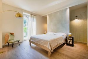 Postel nebo postele na pokoji v ubytování ASILO in BAROLO - The apartments