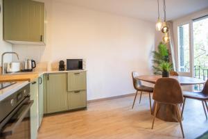 Kuchyňa alebo kuchynka v ubytovaní 12CRC1038 - Big & Cozy 2bed Apartment in the city