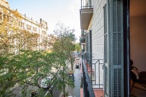 Balkón alebo terasa v ubytovaní 12CRC1038 - Big & Cozy 2bed Apartment in the city