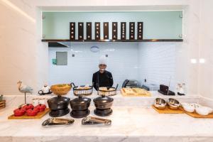 Makanan di atau berdekatan hotel