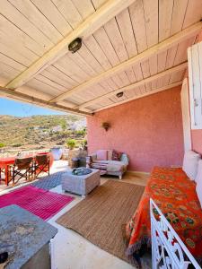 Posezení v ubytování Rose Boho House, Kea, Ioulis