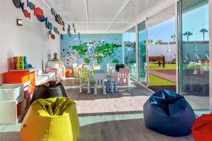 Ein Sitzbereich in der Unterkunft Barceló Corralejo Sands