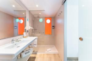 Ein Badezimmer in der Unterkunft Barceló Corralejo Sands