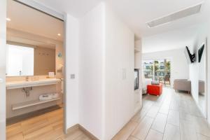 Ein Badezimmer in der Unterkunft Barceló Corralejo Sands