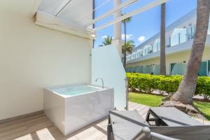 Der Swimmingpool an oder in der Nähe von Barceló Corralejo Sands