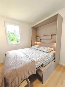 Gallery image of L'écrin paisible - Balcon sur ruisseau, vue montagne & parking in Bielle +13 photos