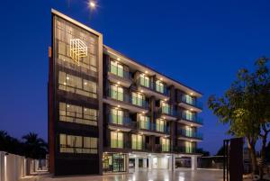 a rendering of a hotel at night at Parrish Serviced Apartment in Bang Mote