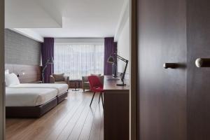 Postel nebo postele na pokoji v ubytování Theater Hotel