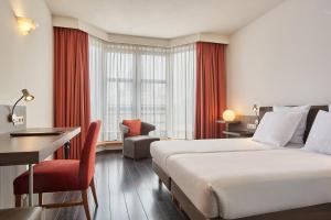 Ένα ή περισσότερα κρεβάτια σε δωμάτιο στο Theater Hotel +37 φωτογραφίες
