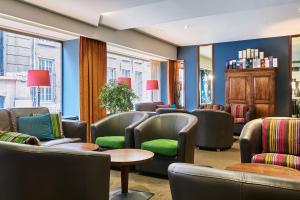 Posezení v ubytování Theater Hotel