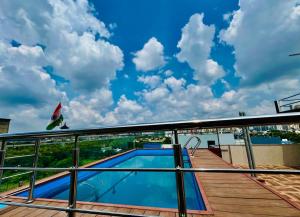 Bazén v ubytování The Grand Oasis Hotel & Resort nebo v jeho okolí
