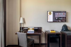TV a/nebo společenská místnost v ubytování B&B Hotel Arezzo