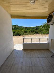 a room with a view of a beach with a bench at Göksel Apart in Mersin