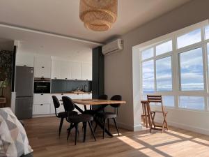 a kitchen and dining room with a table and chairs at Ribeira Flats in Ribeira