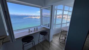 a room with a view of the ocean from a window at Ribeira Flats in Ribeira