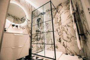 Et badeværelse på Le Majestic - T2 en centre ville