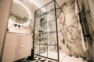 Et badeværelse på Le Majestic - T2 en centre ville