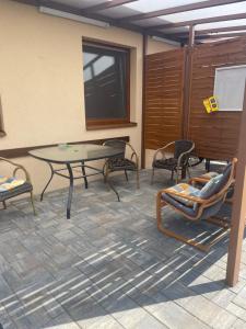 Patio alebo iná vonkajšia časť ubytovania Apartmán LOSONCI Nesvady- pre 2 osoby štúdio
