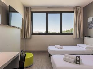 Postel nebo postele na pokoji v ubytování B&B HOTEL Bologna
