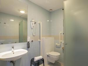Łazienka w obiekcie B&B HOTEL Bologna