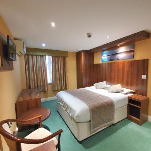 Postel nebo postele na pokoji v ubytování Oliver Hotel