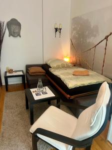 a room with two beds and a table and chairs at Zwischen Stadtpark und Alsterlauf Low Budget in Hamburg