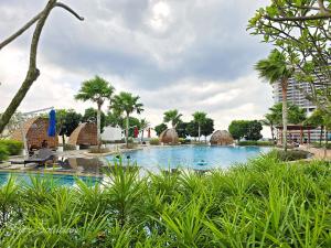 Bazén v ubytování Loft Suite Johor Bahru Legoland 6Pax nebo v jeho okolí